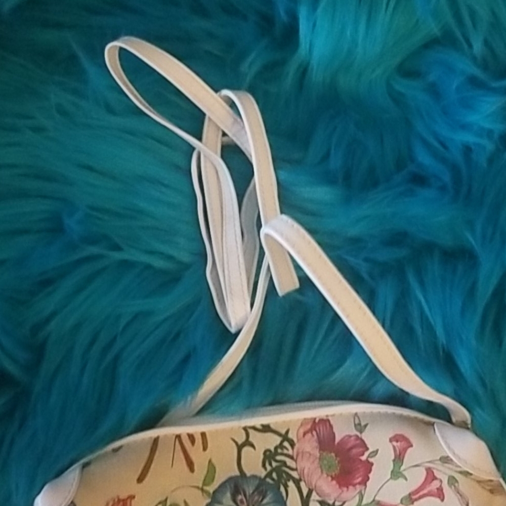 Gucci Shoulder Bag - Picture 7 of 11